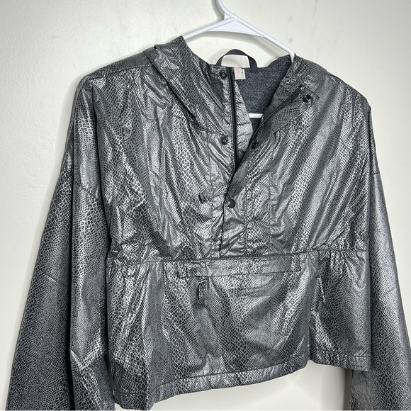 Free People Diamond Back mettalic Hooded Cropped Jacket - Picture 5 of 12